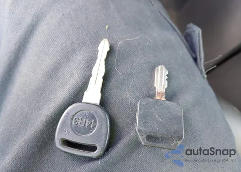 2001 Chevrolet Silverado 2500Hd из США, поврежденный, VIN 1GCHC23UX1F103462